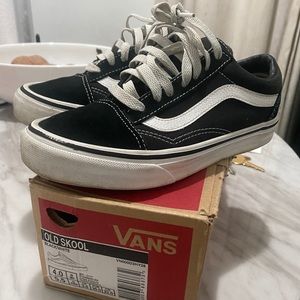 Old Skool vans size 4 in boys
